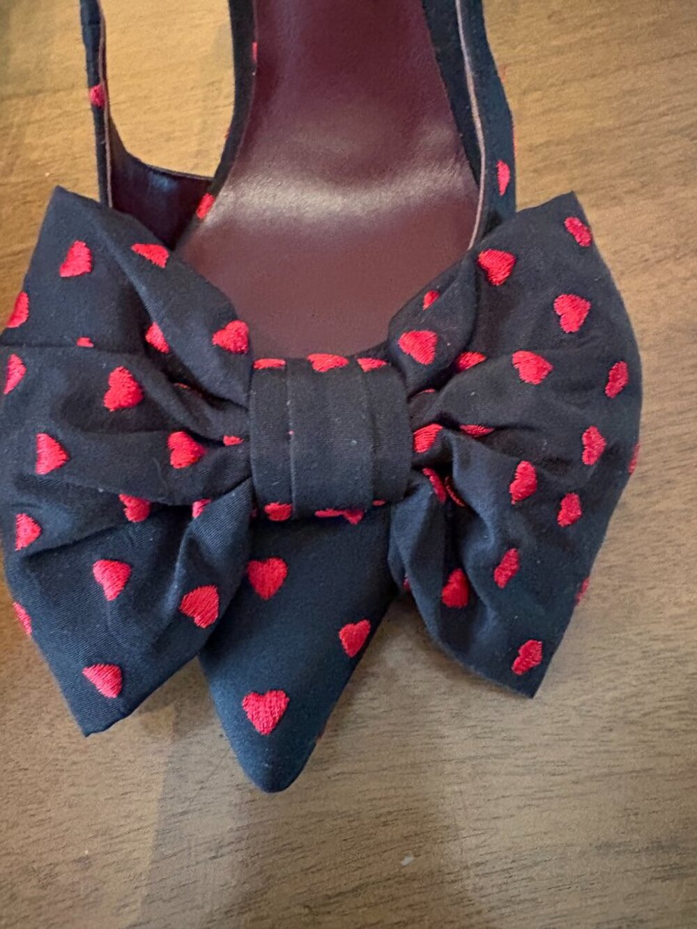 NWOT Kate Spade Black Slingback Heels with Red Hearts and Bow Accents. Size 8.5 - Picture 2 of 14